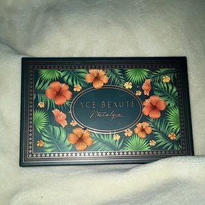 NOSTALGIA - Eyeshadow Palette